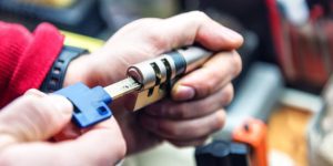 Benefits of Interchangeable Core Door Lock Systems in Business Settings